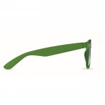 Klassische Sonnenbrille mit recyceltem Gestell Farbe grün zweite Ansicht