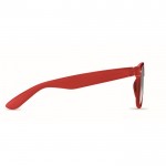Klassische Sonnenbrille mit recyceltem Gestell Farbe rot zweite Ansicht