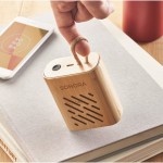 Bluetooth-Lautsprecher 5.0 kompakt aus Bambus Farbe Holzton Stimmungsbild 4 mit Druck
