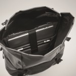 Canvas-Rucksack mit Rolltop-Reißverschluss und Polsterung in verschiedenen Teilen Farbe schwarz achtes Detailbild