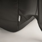 Rucksack mit Rolltop-Reißverschluss und gepolsterter Rückseite aus RPET-Polyester Farbe schwarz viertes Detailbild