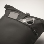 Rucksack mit Rolltop-Reißverschluss und gepolsterter Rückseite aus RPET-Polyester Farbe schwarz fünftes Detailbild