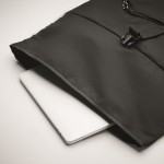 Rucksack mit Rolltop-Reißverschluss und gepolsterter Rückseite aus RPET-Polyester Farbe schwarz sechstes Detailbild