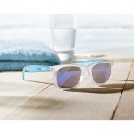 Bedruckte Sonnenbrille Farbe blau Stimmungsbild mit Druck