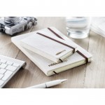 Notizbücher mit rustikalem Deckel bedrucken Farbe beige Stimmungsbild mit Druck