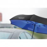 Wendbarer Regenschirm 23'‘ als Werbemittel Farbe köngisblau Stimmungsbild 3 mit Druck