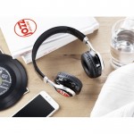 Moderne Kopfhörer mit Logo bedrucken Farbe schwarz Stimmungsbild mit Druck
