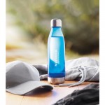 Flasche für Werbung ohne BPA Farbe blau Stimmungsbild mit Druck
