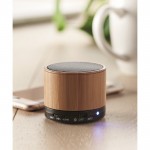 Bluetooth-Lautsprecher aus Holz für Werbung Farbe schwarz Stimmungsbild
