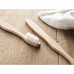Zahnbürste mit Bambusgriff Farbe weiß Stimmungsbild