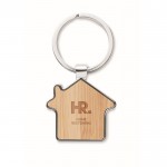Merchandising-Schlüsselanhänger in Form eines Hauses Farbe holzton dritte Ansicht mit Logo