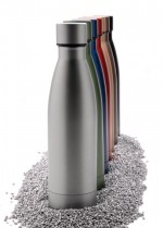 Elegante Metallflasche aus recyceltem Stahl Farbe Dunkelgrün Lifestyle-Bild