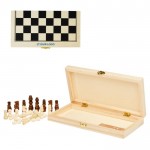 Schachspiel in einer Kiste mit Holzfiguren Ansicht mit Druckbereich
