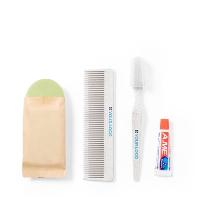 Zahnbürste, Zahnpasta, Seife und Kamm mit Logo