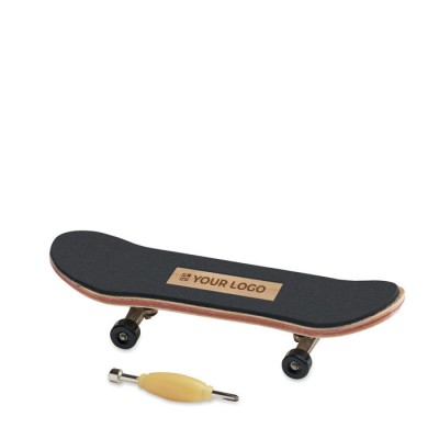 Mini-Fingerspielzeug in Skateboardform aus Holz 