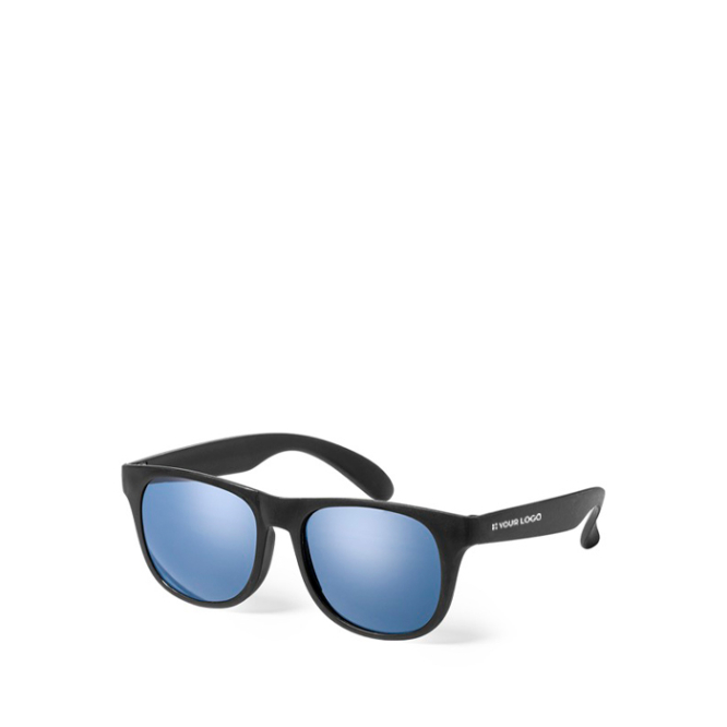 Sonnenbrille in matten Farben mit schwarzen, transparenten Gläsern