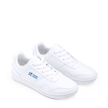 Weiße Polyester-Pantoffeln mit passenden Schnürsenkeln 