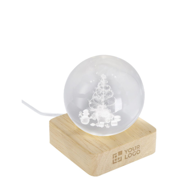 Weihnachtliche Glaskugel mit Holzsockel und warmem Licht
