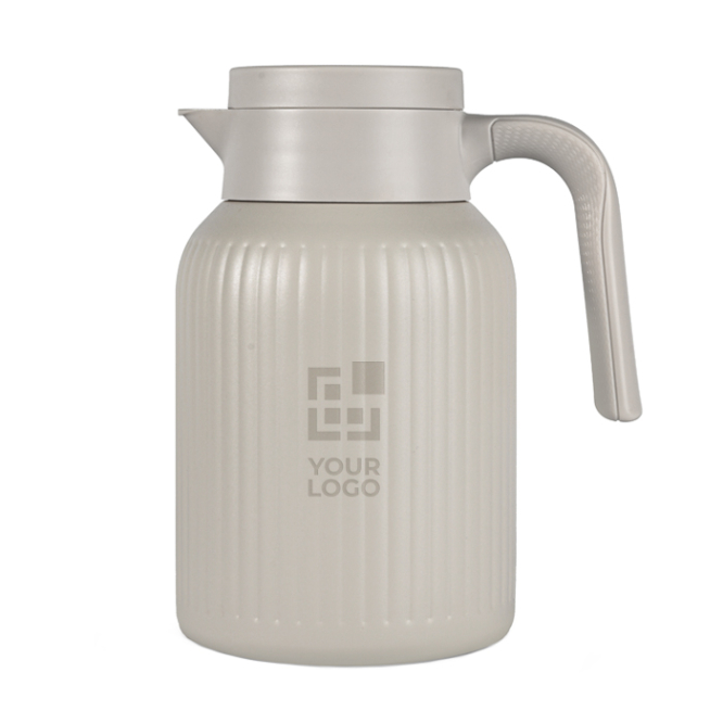 Thermo-Karaffe mit markanten Längsstreifen 1,5 L