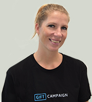 Karen von Schultzendorff, unsere Expertin für Flaschen mit Logo